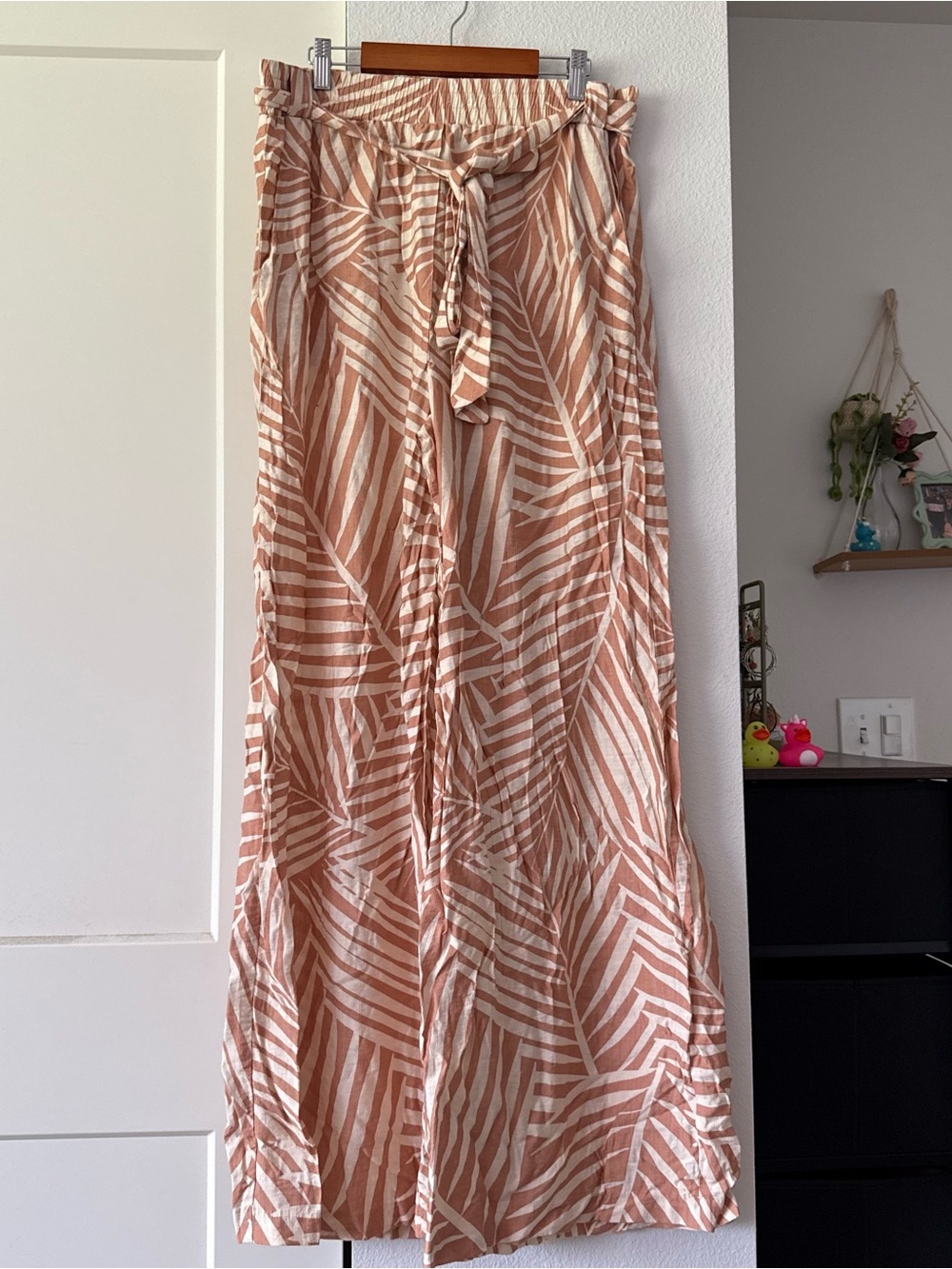 mahina Peach and Cream Wide-Leg Leaf-Print Pants